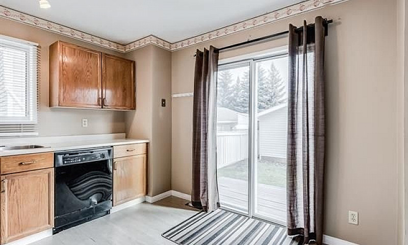 Spacious 3-Bedroom T...