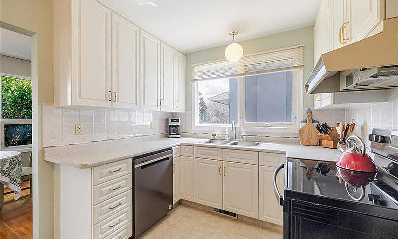 202 Whitegates Cres ...
