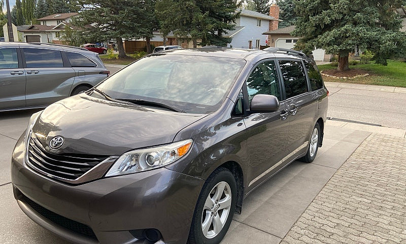 2012 Toyota Sienna L...