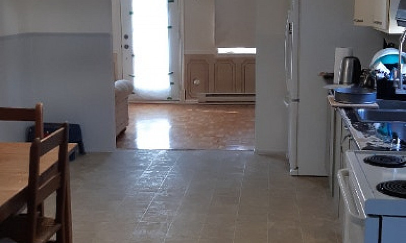 Maison En Face Du Fl...