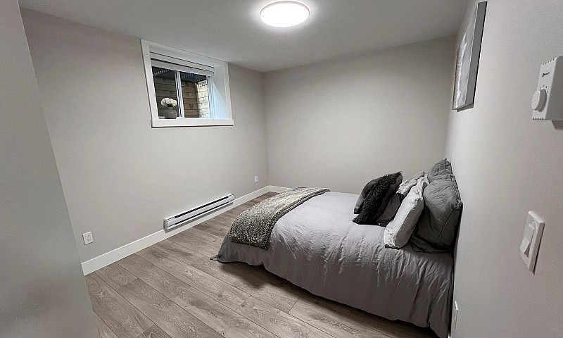 Spacious 2 Bedroom S...