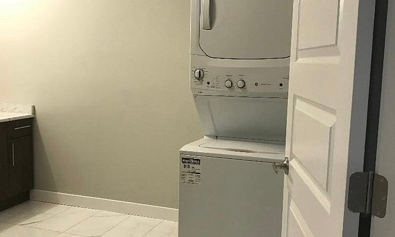 Basement Suite For R...