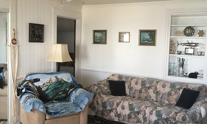 Lakefront House On L...
