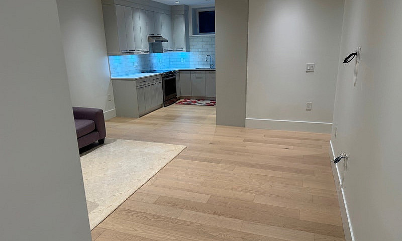 $1900/Month: North V...