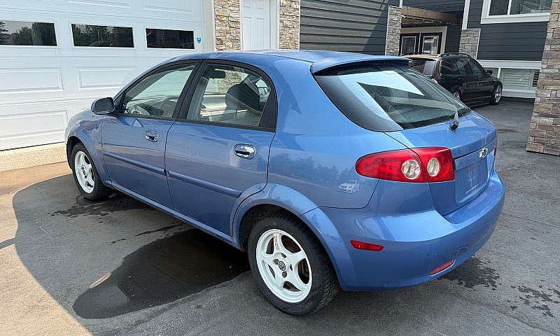 2004 Chevrolet Optra...