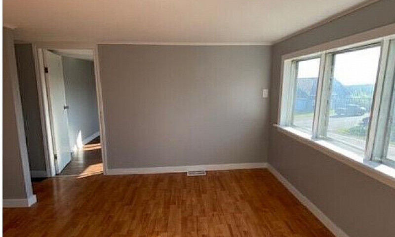 House For Sale - Mot...