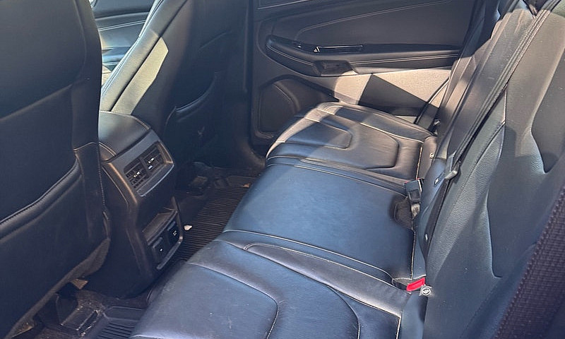 2020 Ford Edge Titan...