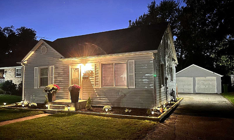 Renovated 2 Bed 1 Ba...