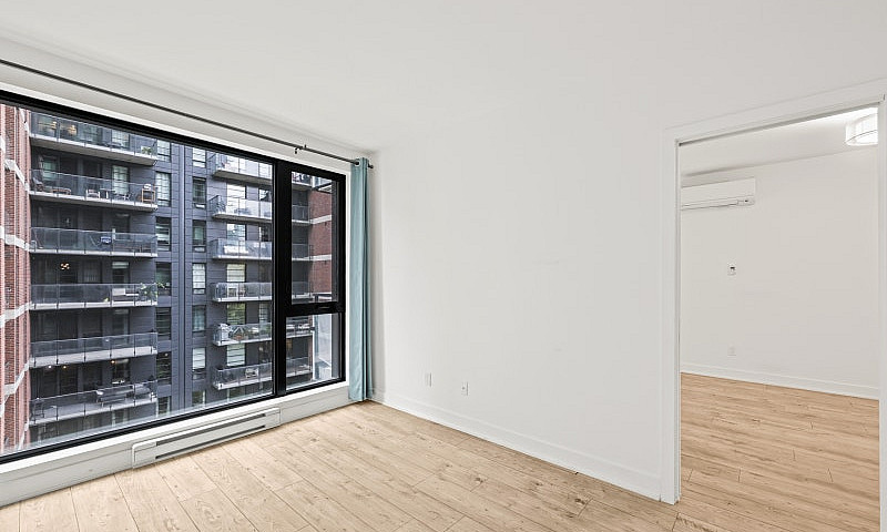 Large 1B1B Condo In ...