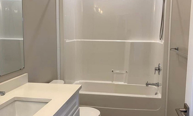 Bright & Clean 1 Bed...