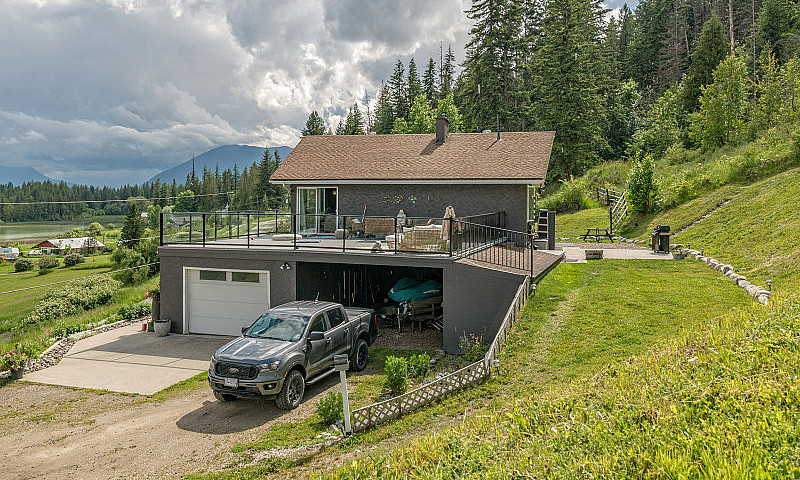 Stunnings Shuswap Ho...