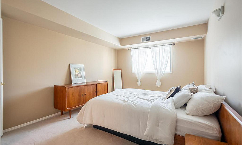Charleswood Condo - ...