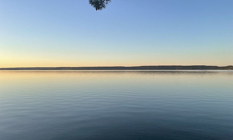 Stunning Lakefront P...