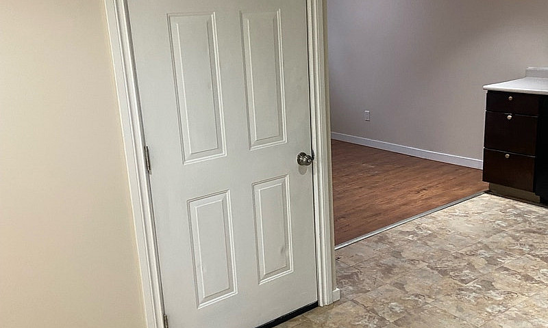 Basement Suite For R...