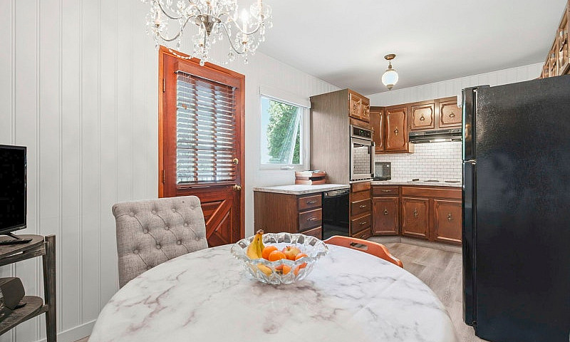 House For Sale In Av...