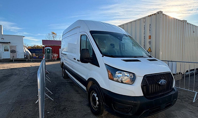 2022 Ford Transit 25...