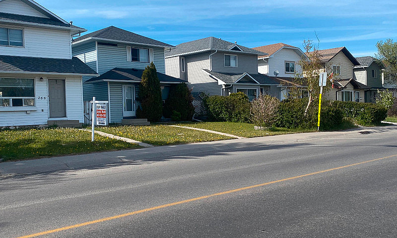 3 Plus 1 Bdrm For Sa...