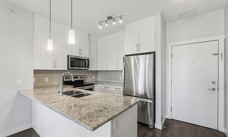 2 Bed 2 Bath Apart F...