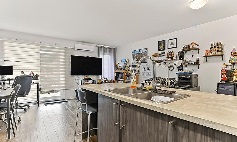 Condo À Vendre, Deux...