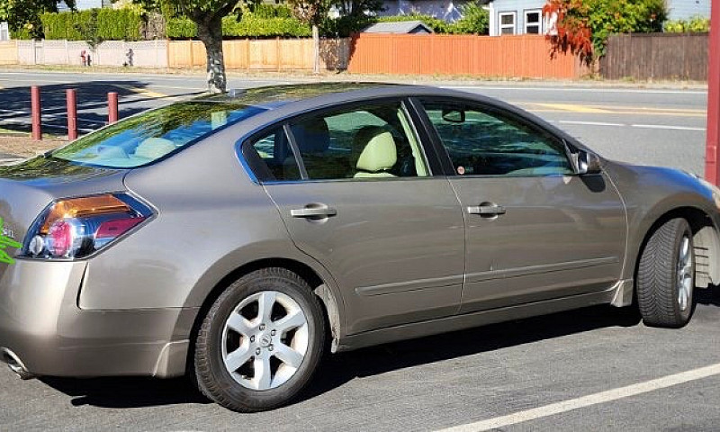  Nissan Altima 2008...
