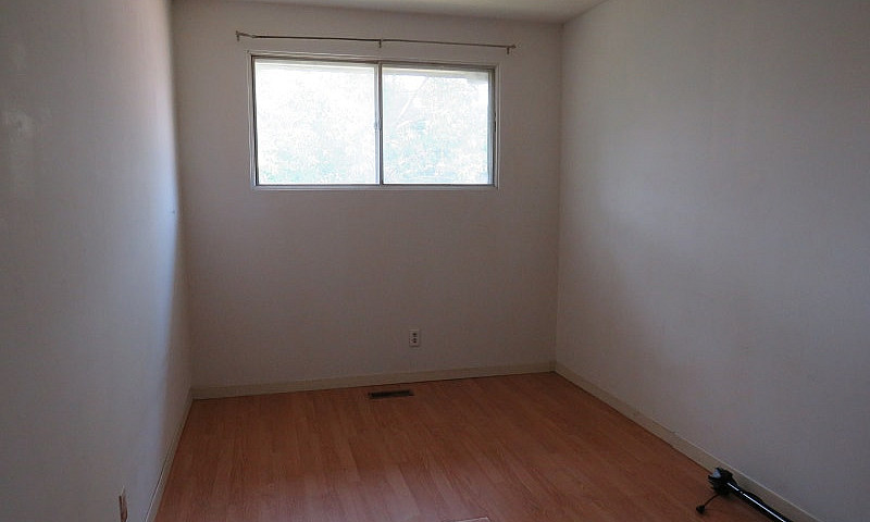 4 Bedrooms House For...