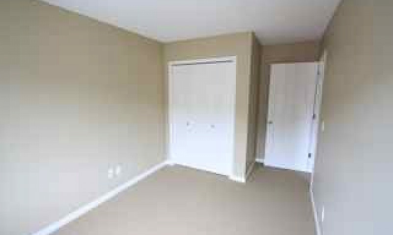 Immaculate Townhouse...