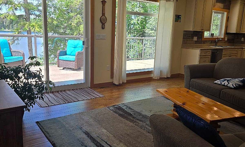 Prime Lakefront Cabi...