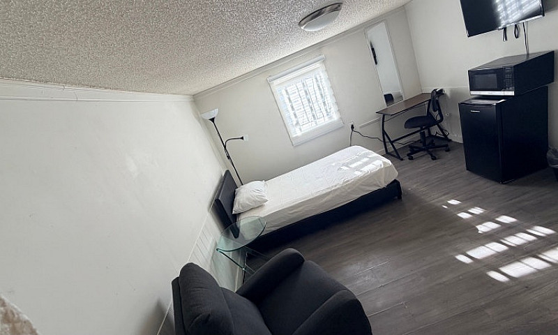 Fully Furnished Priv...
