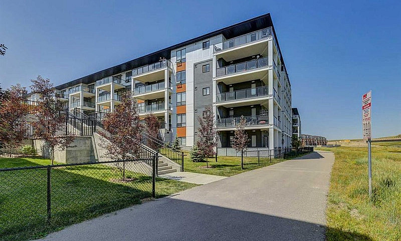 2 Bedroom + Den Apar...