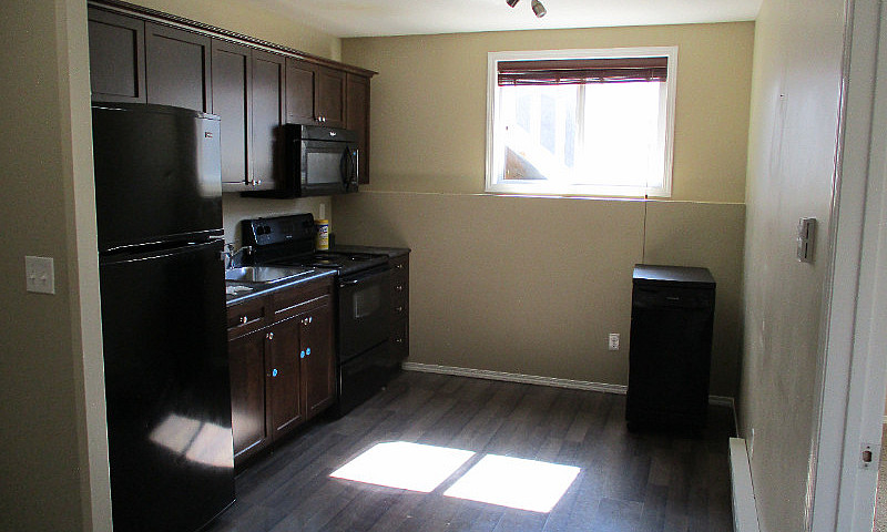 2 Bdrm Bsmt Suite In...