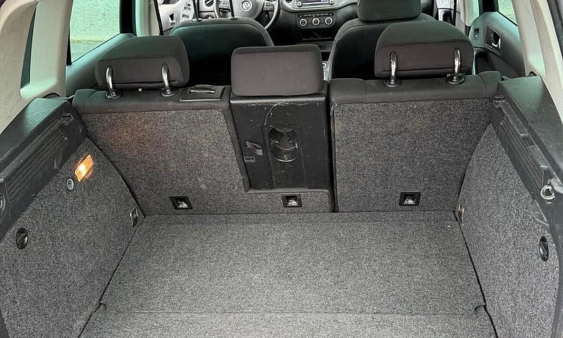 2016 Volkswagen Tigu...