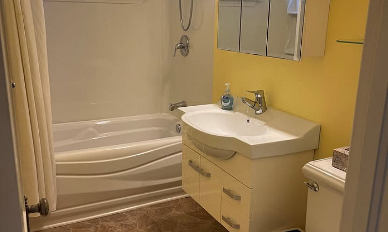 2 Bed  1/2 Bath Dupl...