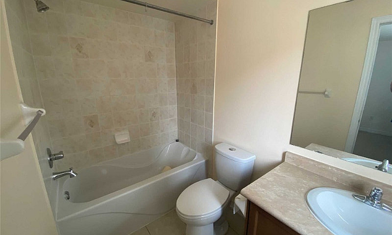 Spacious 3 Bed 3 Bat...