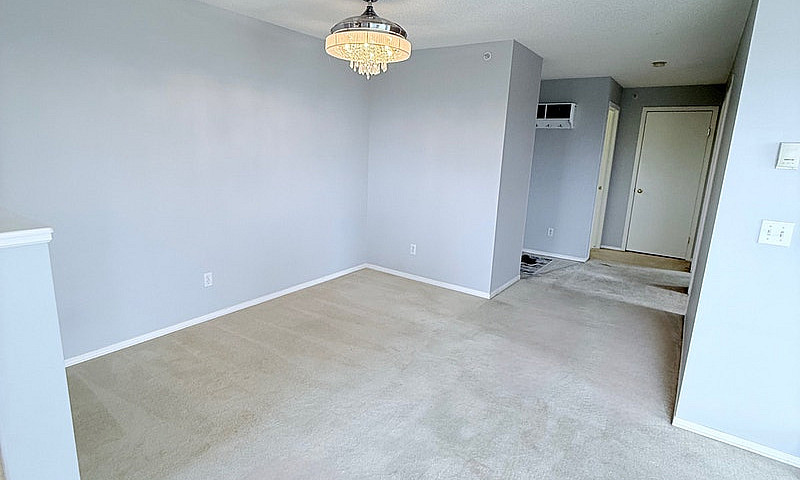 Bright 2 Bed, 1 Bath...