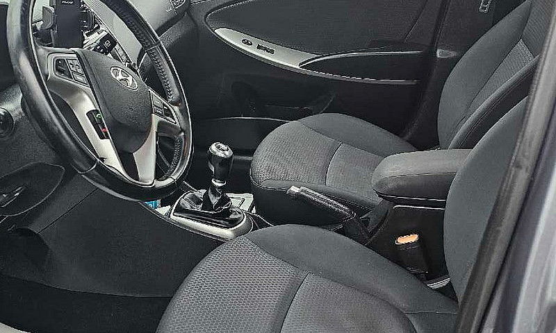 Hyundai Accent 2015...