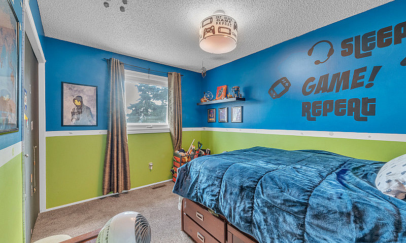 3 Beds 2  Bath, Deta...