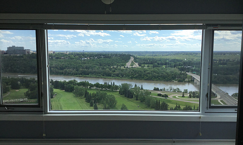 Stunning 18 Th Floor...