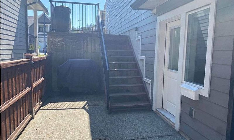1000Sqft 2Br + Den $...