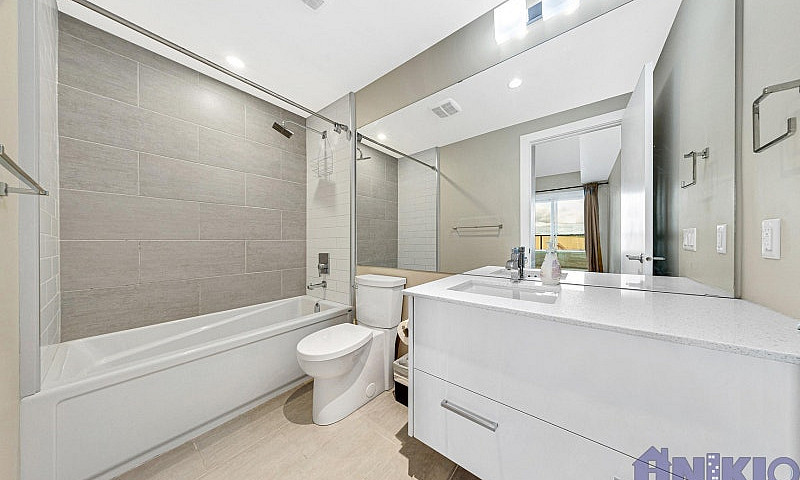 404 Avenue C South —...
