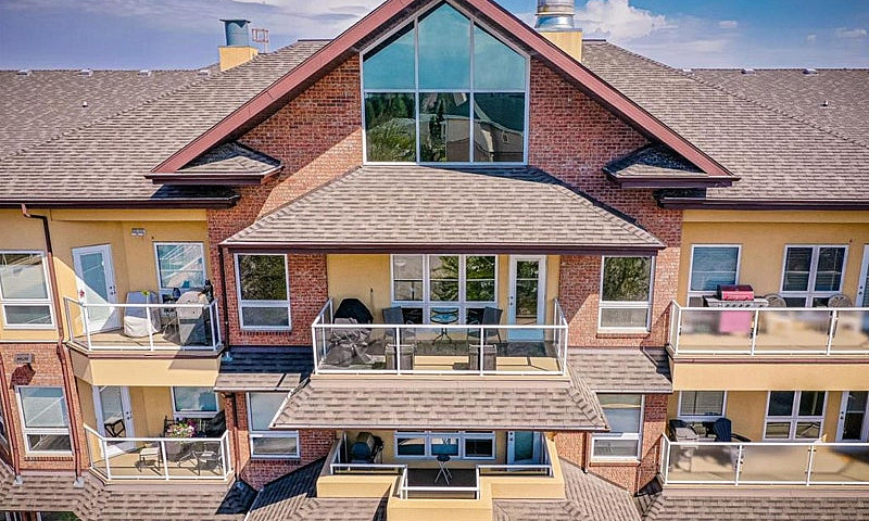 Executive 2-Bed Furn...