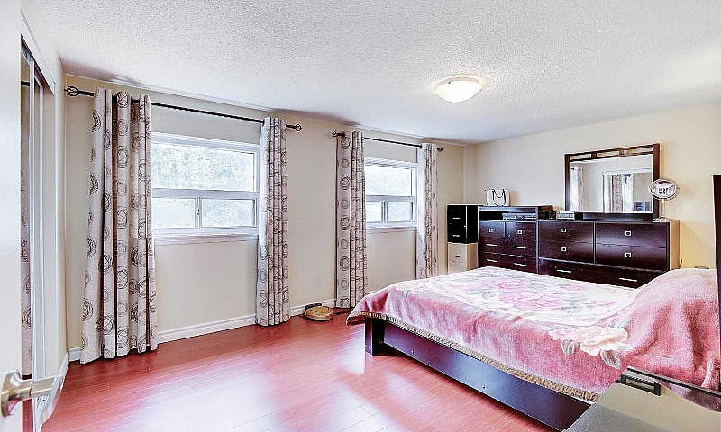 4 Bedroom Luxury Tow...