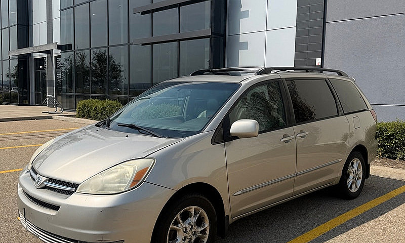 2005 Toyota Sienna A...