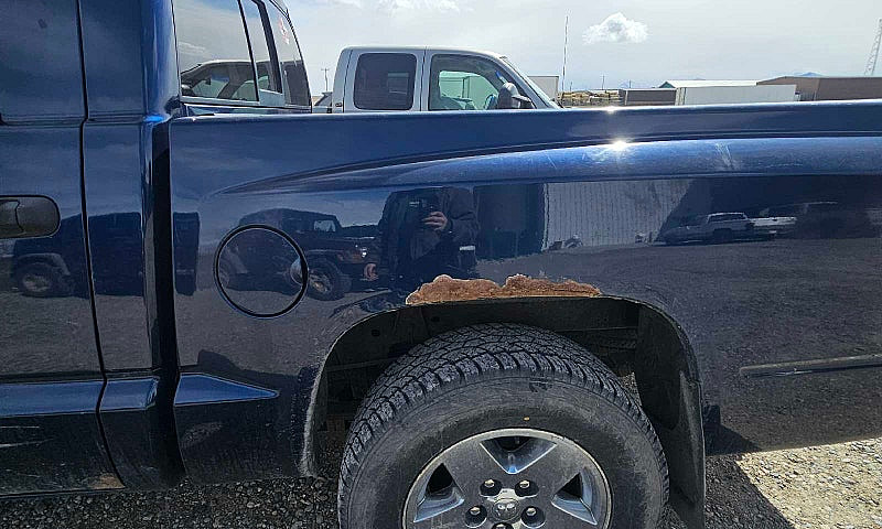 2005 Dodge Dakota La...