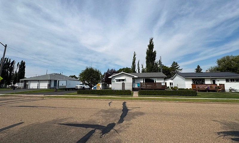 3 Bedroom Bungalow D...