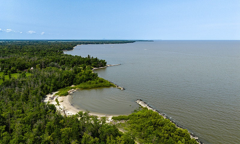Lake Winnipeg Buildi...