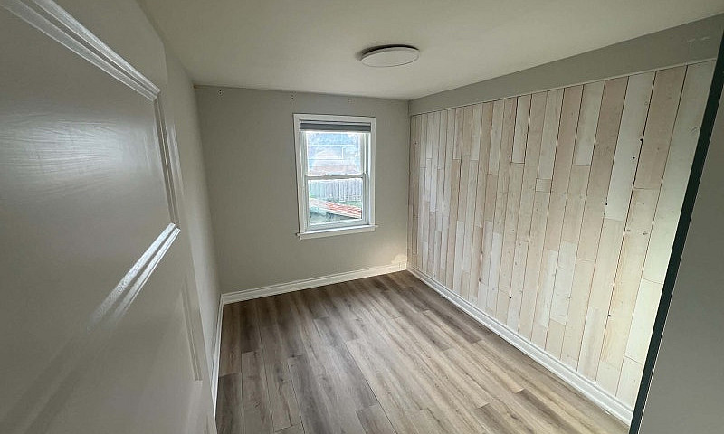 House For Rent In Ea...