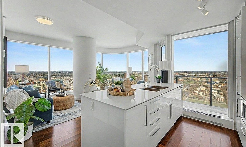 2 Bed / 2 Bath Corne...
