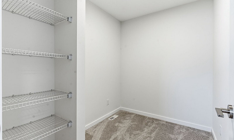 3 Bdrm, 2.5 Bath, Fl...