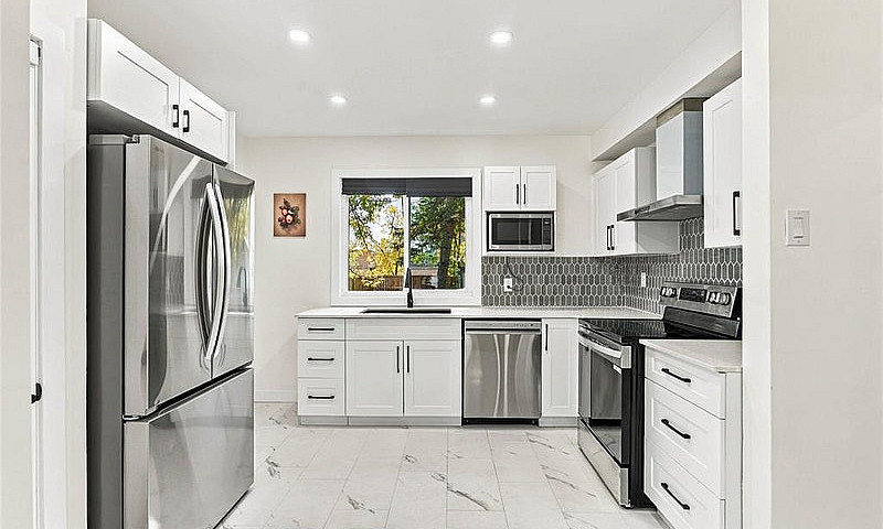 For Sale - 550 Lansd...