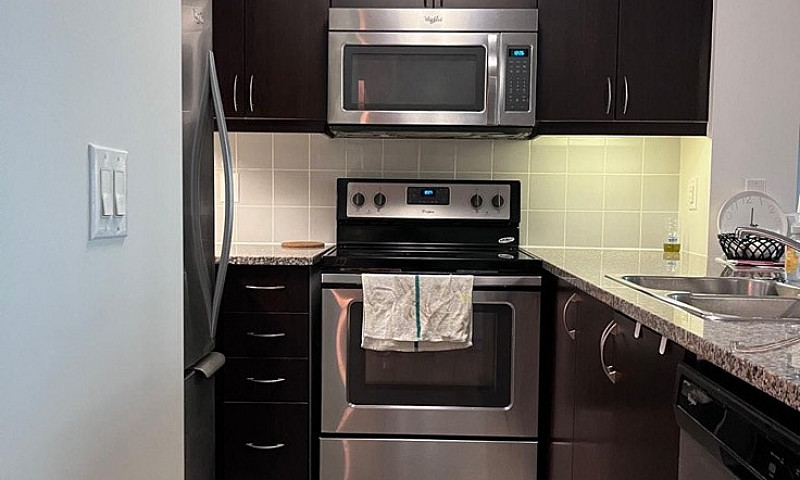 Bright 1 Bedroom + D...
